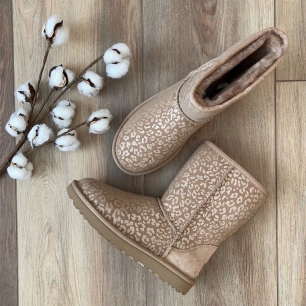 🌿UGG- CLASSIC SNOW LEOPARD BOOTS🌿 - Picture 8 of 15